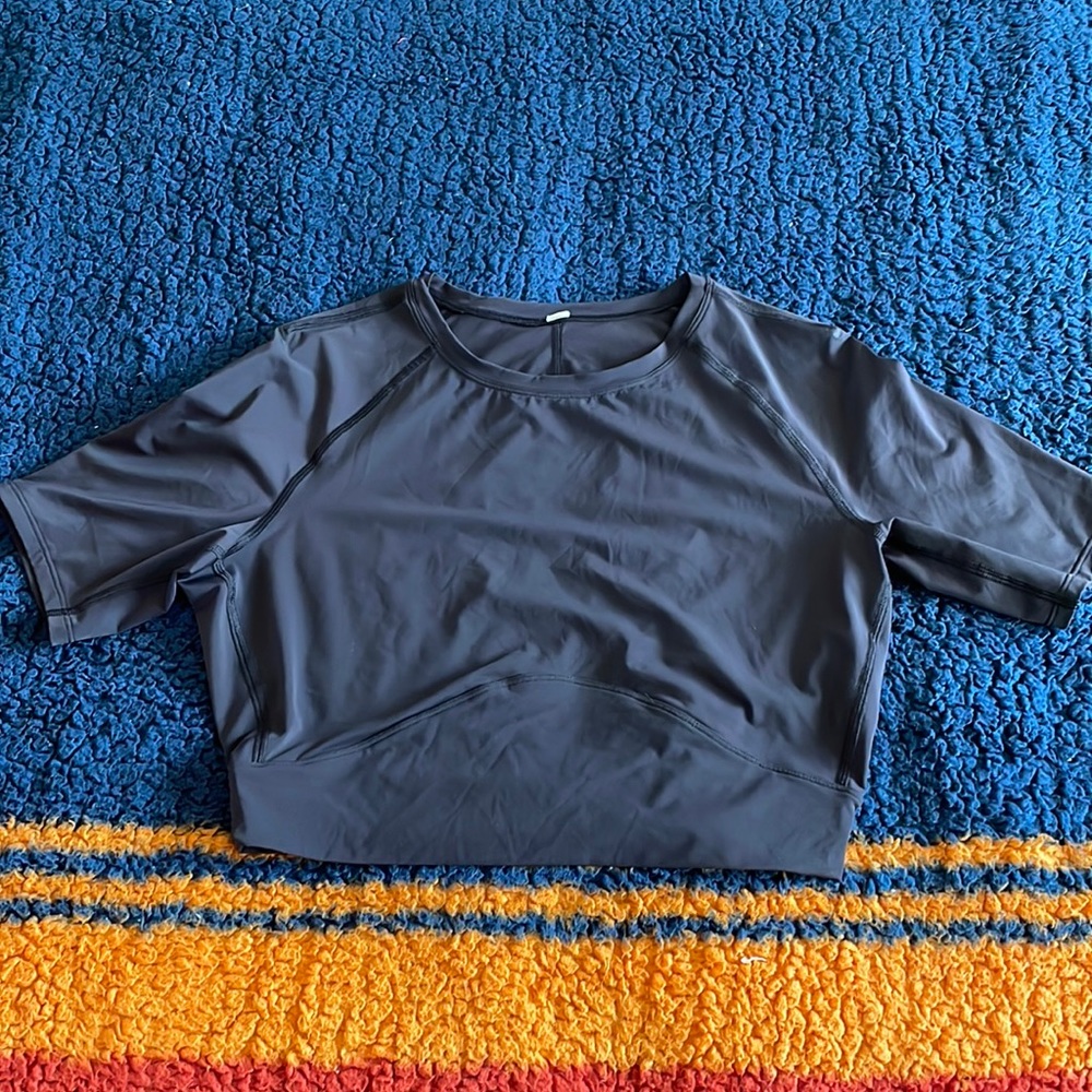 Lululemon crop top yoga shirt with opening in the back